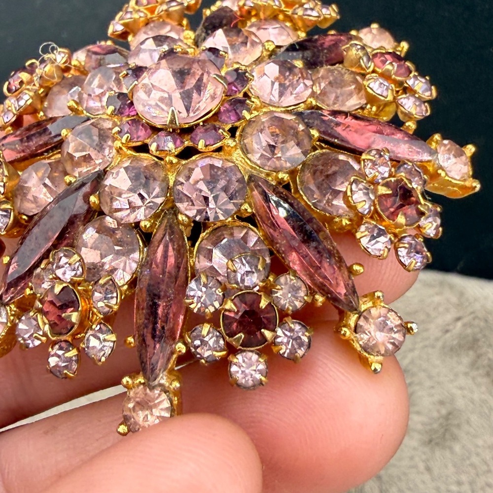 Vintage Rhinestone Brooch Purple Gold Tone Sparkle - Picture 7 of 12